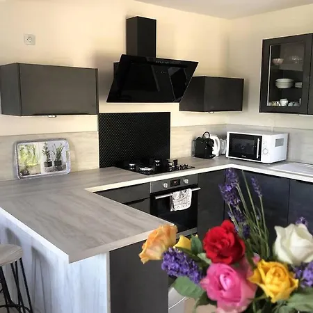 בית נופש La Boetienne Jardin A *